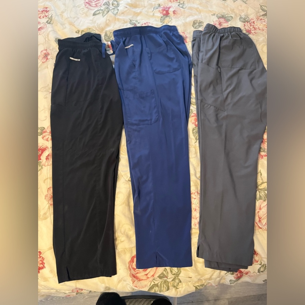 Women’s soft scrubs